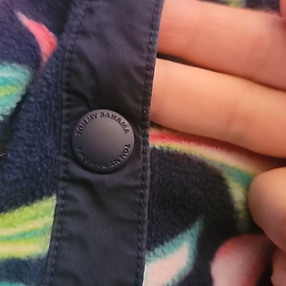Tommy Bahama Tropical Lightweight Fleece Pullover, Size Medium - Picture 5 of 6